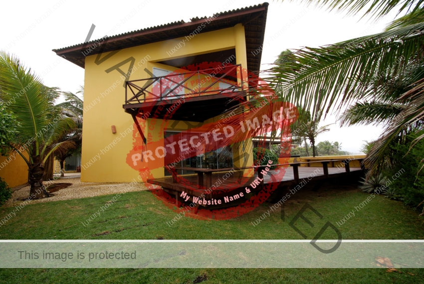 Beachfront house for sale in Interlagos Salvador